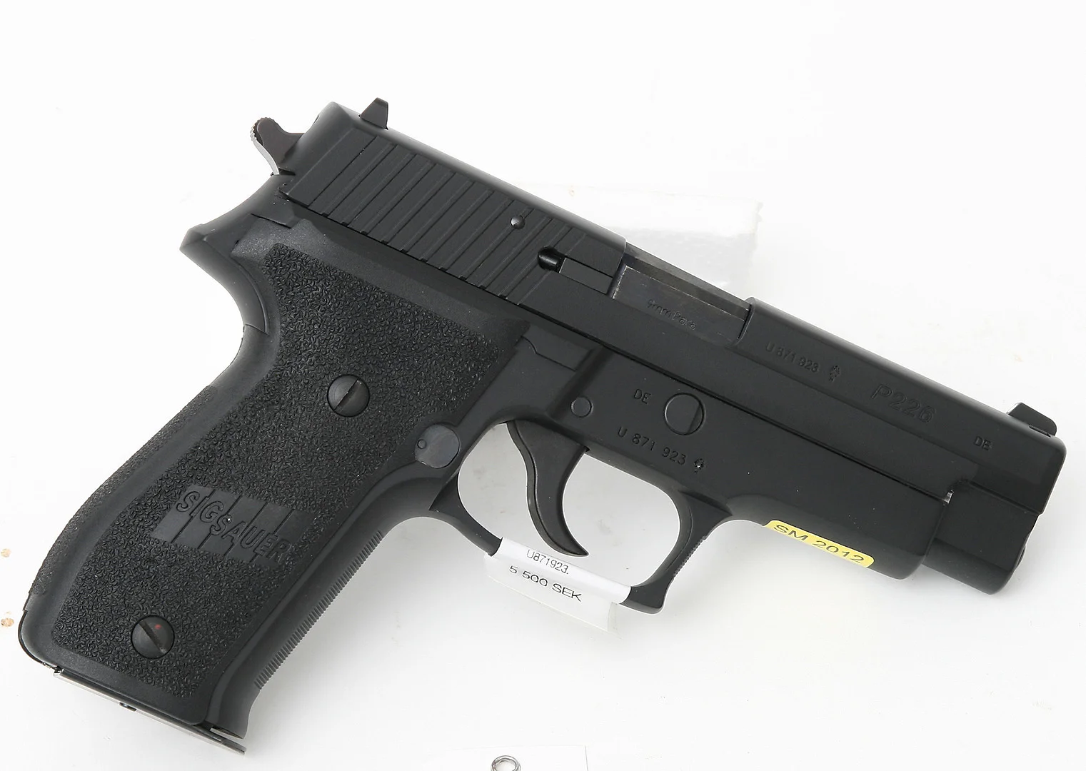 (317) PISTOL, tysk, Halvautomatisk, fabrikat Sig Sauer, modell P226, kaliber 9x19, tillv.nr U871923. — Pistols — Mauritz Widforss