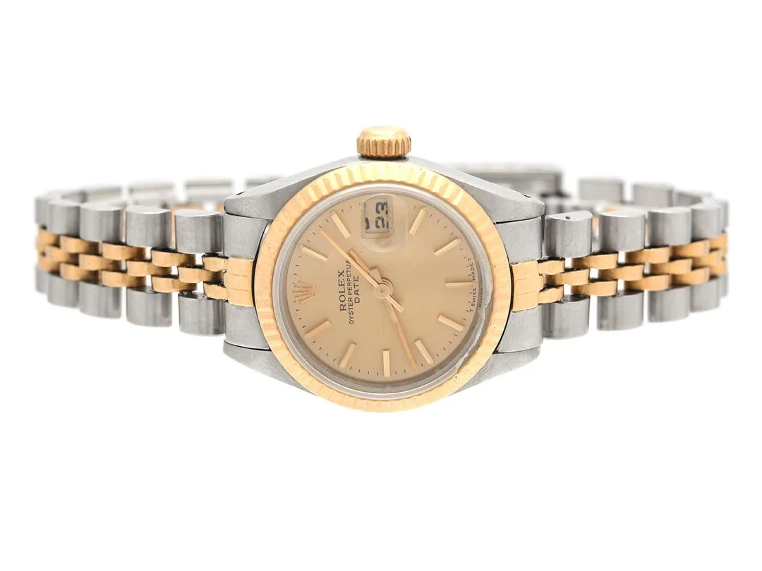 ROLEX, Oyster Perpetual, Date (T Swiss Made T), Ref nr. 69173, Serie nr. 8254994, Cal 2135, Verk nr. 3342358, Boett nr. 69000A, damur, 26 mm, stål/guld, automatisk, safirglas (skadat), datum, defekt (servicebehov), Jubileelänk (skadad, se bilder), viklås, Ref nr. 62523D.18-H11/468 B, ca 1983, box. — Klockor/Rolex — Kaplans