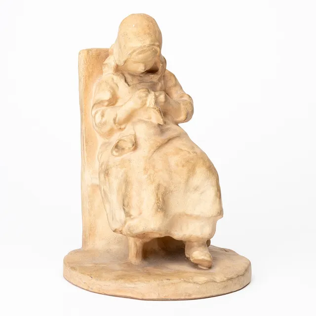 RUTH MILLES. Figurin, "Flitiga Kajsa", keramik, S:t. Eriks Lervarufabrik, signerad, daterad 1911.