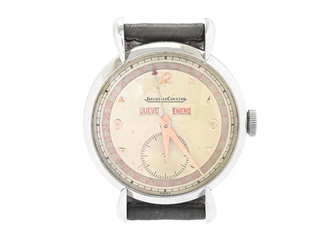 JAEGER-LE COULTRE, "Triple Calendar", s.k. "Tear Drop Lugs", Cal P484/A, Serie nr. 377201, Ref nr. 2721, Boett nr. 481259, herrur, 36 mm, stål, manuell, plexiglas, liten sekundvisare, dag, datum, månad (spanska), skadad urtavla, läderband, ca 1945.