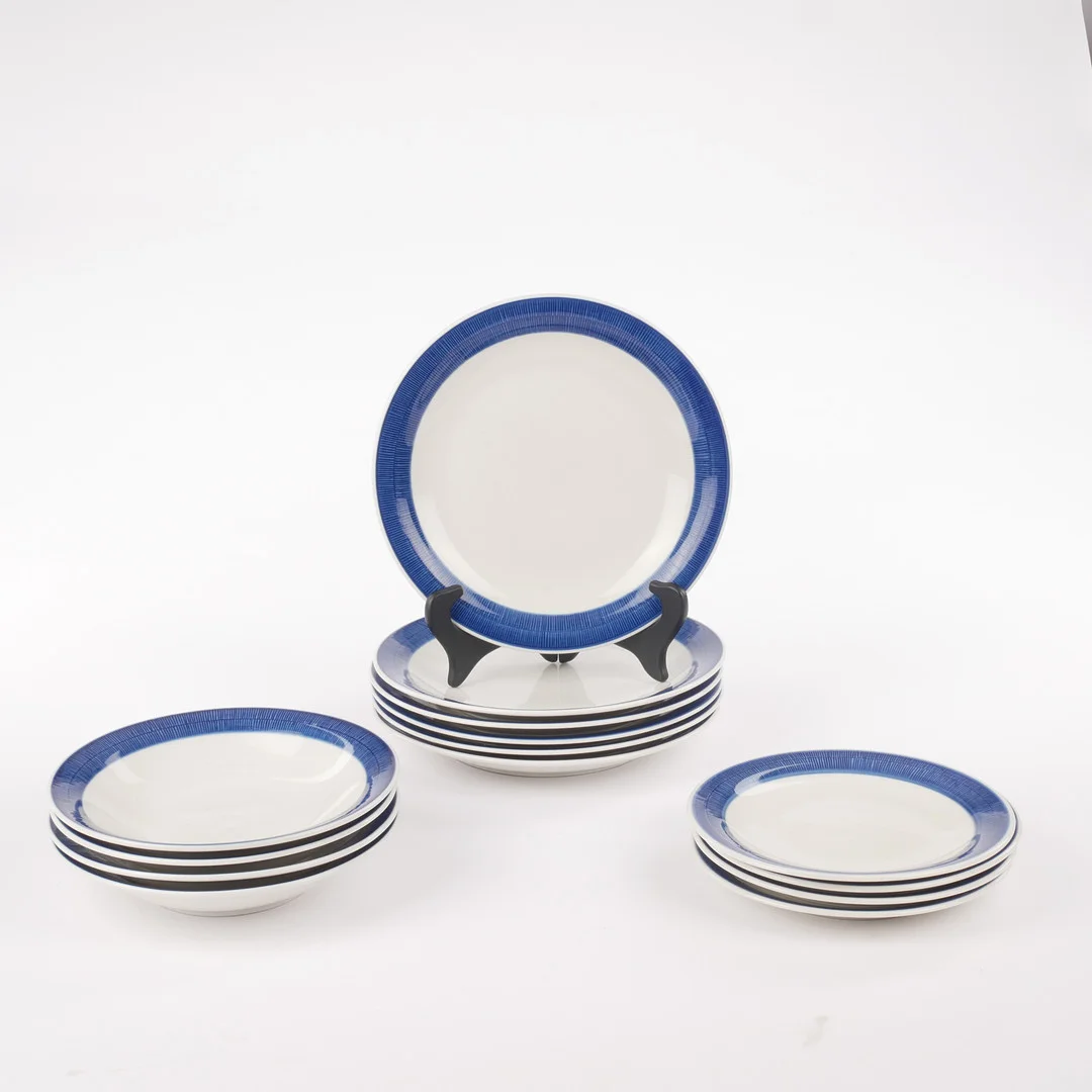 HERTHA BENGTSON. Tallrikar, 14 stycken, porslin, "Koka Blå", Rörstrand. — Tableware — Auktionsfirma Kenneth Svensson i Kalmar
