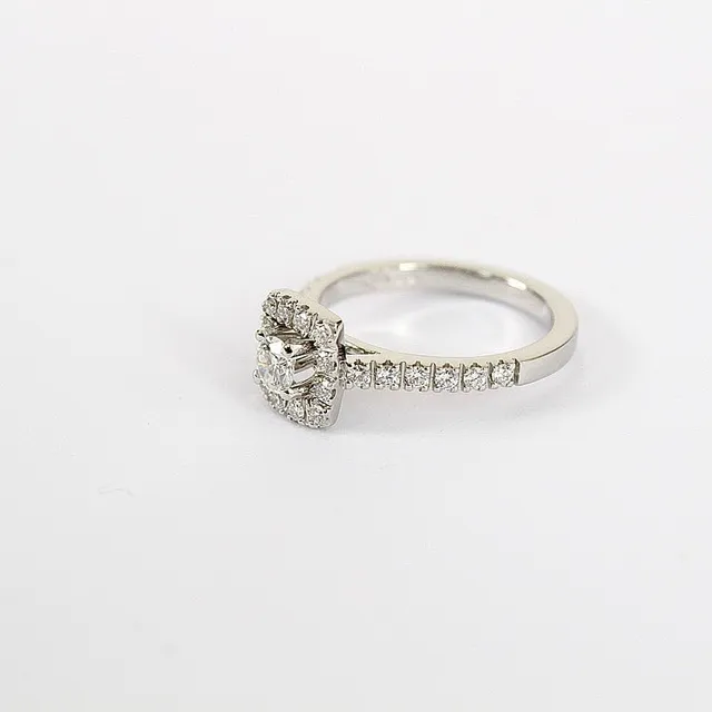 HALORING, diamanter, totalt 0,72ct, Platina.