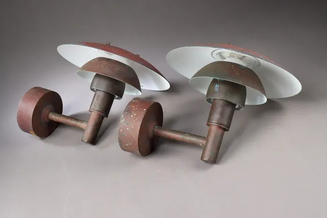 Louis Poulsen: A pair of PH 3-2½ outdoor wall lamps. (2)