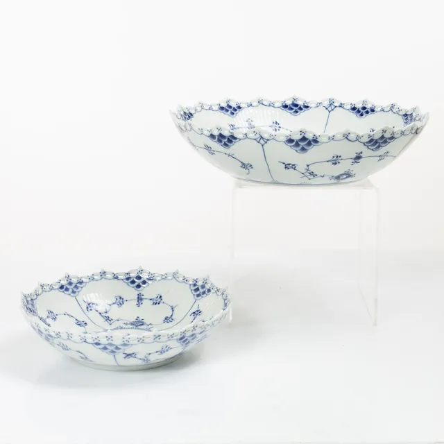 Royal Copenhagen, Skålar, 2 st, "Musselmalet Helblonde",Danmark, 1900-talets andra hälft.