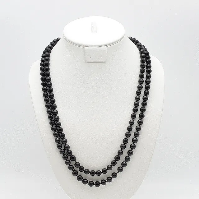 LANGES COLLIER MIT RUNDEN PERLEN, IN SCHWARZ, AUS GLAS, ENDLOS, CA. 128CM.