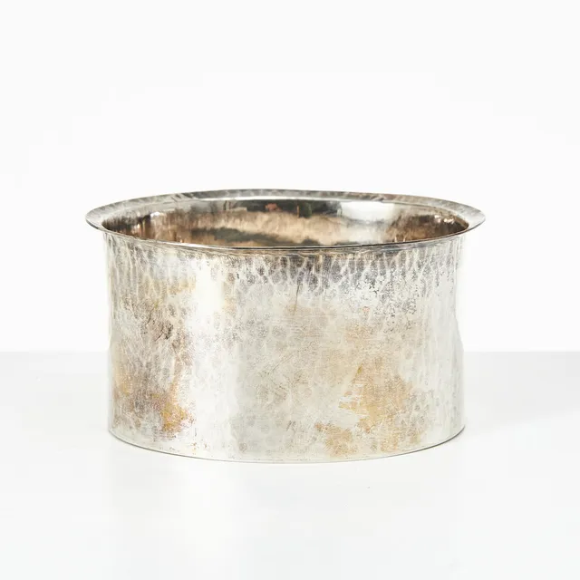 MARTIN ÖHMAN. Skål, sterlingsilver, oval form med hamrad dekor, utsvängt brätte, 1995.