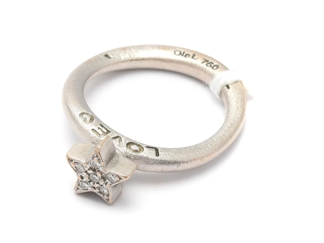 Ring 18K vitguld 6,4g Ø17 med diamanter 6xca0,01ct "Love" design: Ole Lynggaard — Smycken/Ring — Kaplans
