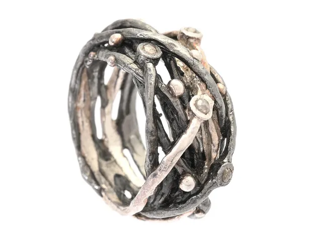 BJØRG, ring, The Big Nest, sterlingsilver, delvis oxiderad, rosenslipade diamanter, stl 19 mm, vikt 11,4 g.