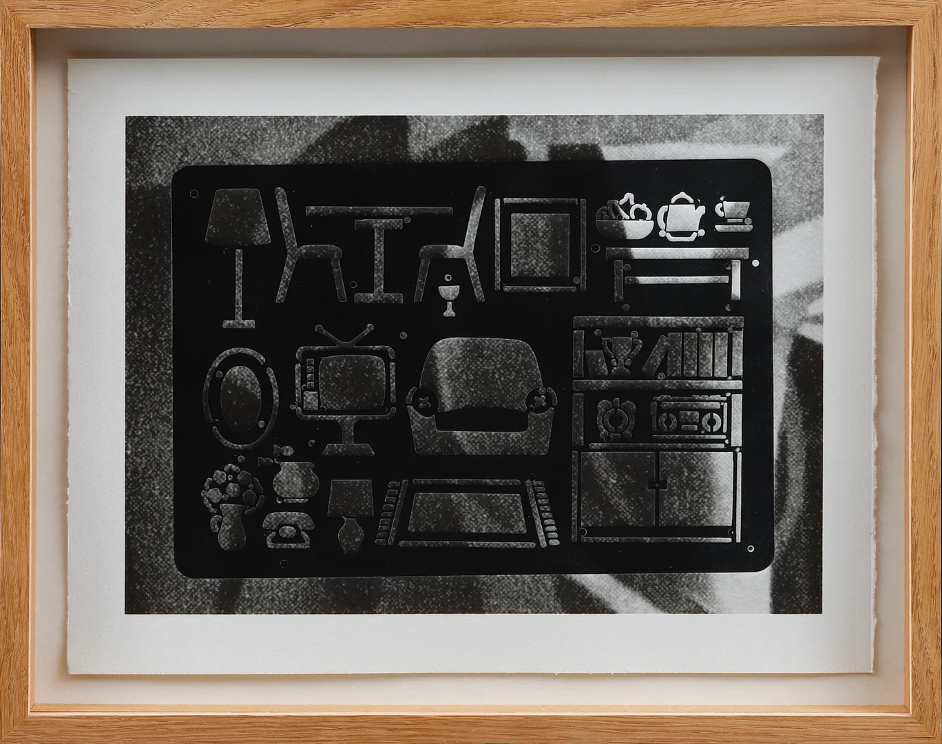 CLAY KETTER. "Household", djuptryck på pigment print, à tergo signerad och daterad 2014. — Engravings & Prints — Göteborgs Auktionsverk