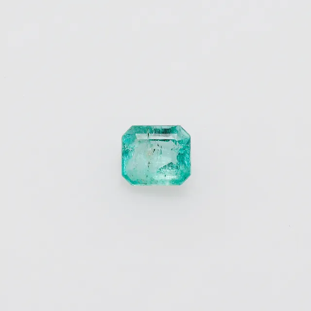 Unmounted emerald.