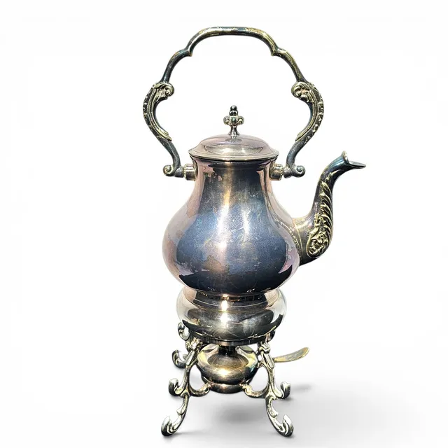 Samovar ruso en alpaca plateada.
