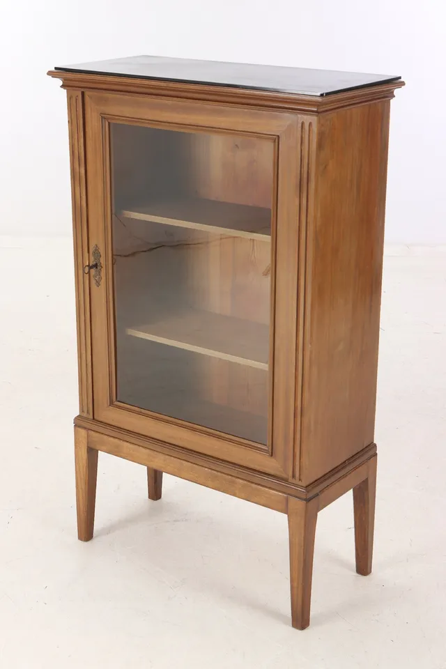 Mahogany display cabinet, 20th century.