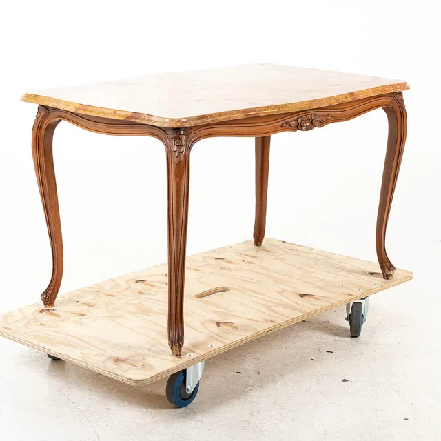 SOFFBORD, med stenskiva, rokokostil, 1900-talets andra hälft.