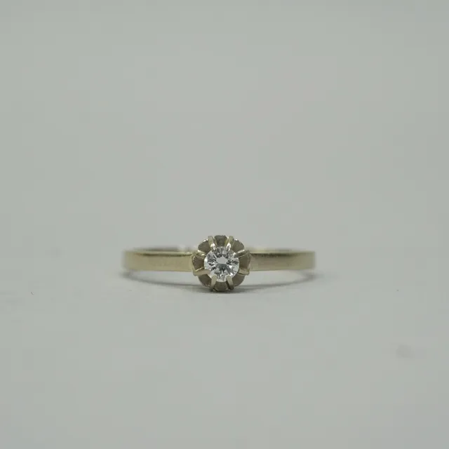 SOLITÄRRING MED DIAMANT.