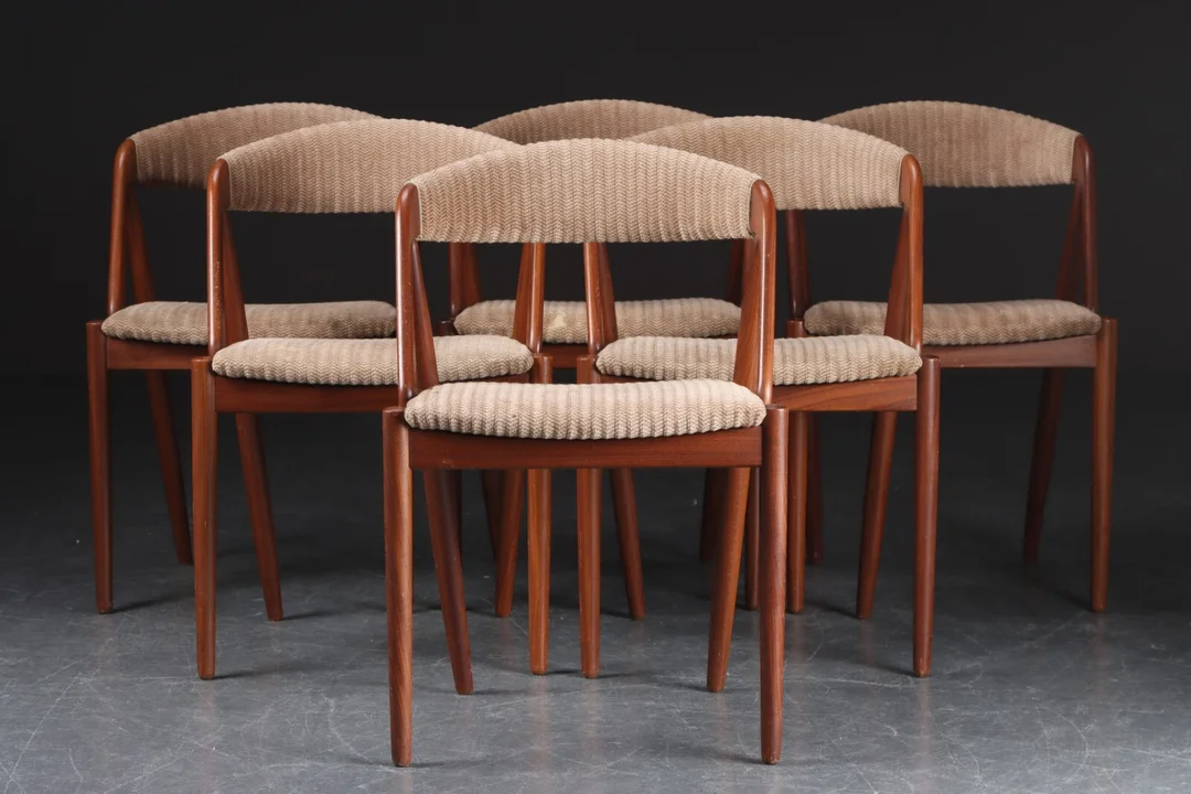 Kai Kristiansen. Et sæt på seks stole af teaktræ, model '31' (6) — Furniture/Chairs — Lauritz