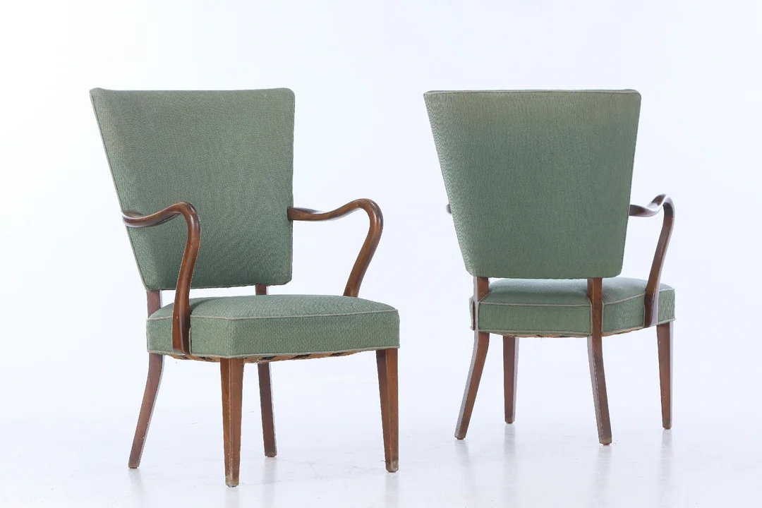 Danish Cabinetmaker. Pair of armchairs, 1940s (2) — Furniture/Chairs — Lauritz