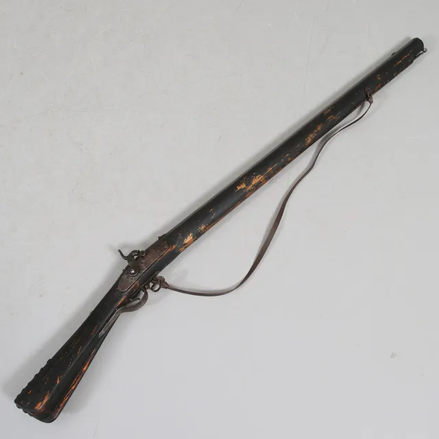LODBÖSSA, helstock, slaglås, sk. ”samebössa”. Norrbotten. Tidigt 1800-tal.