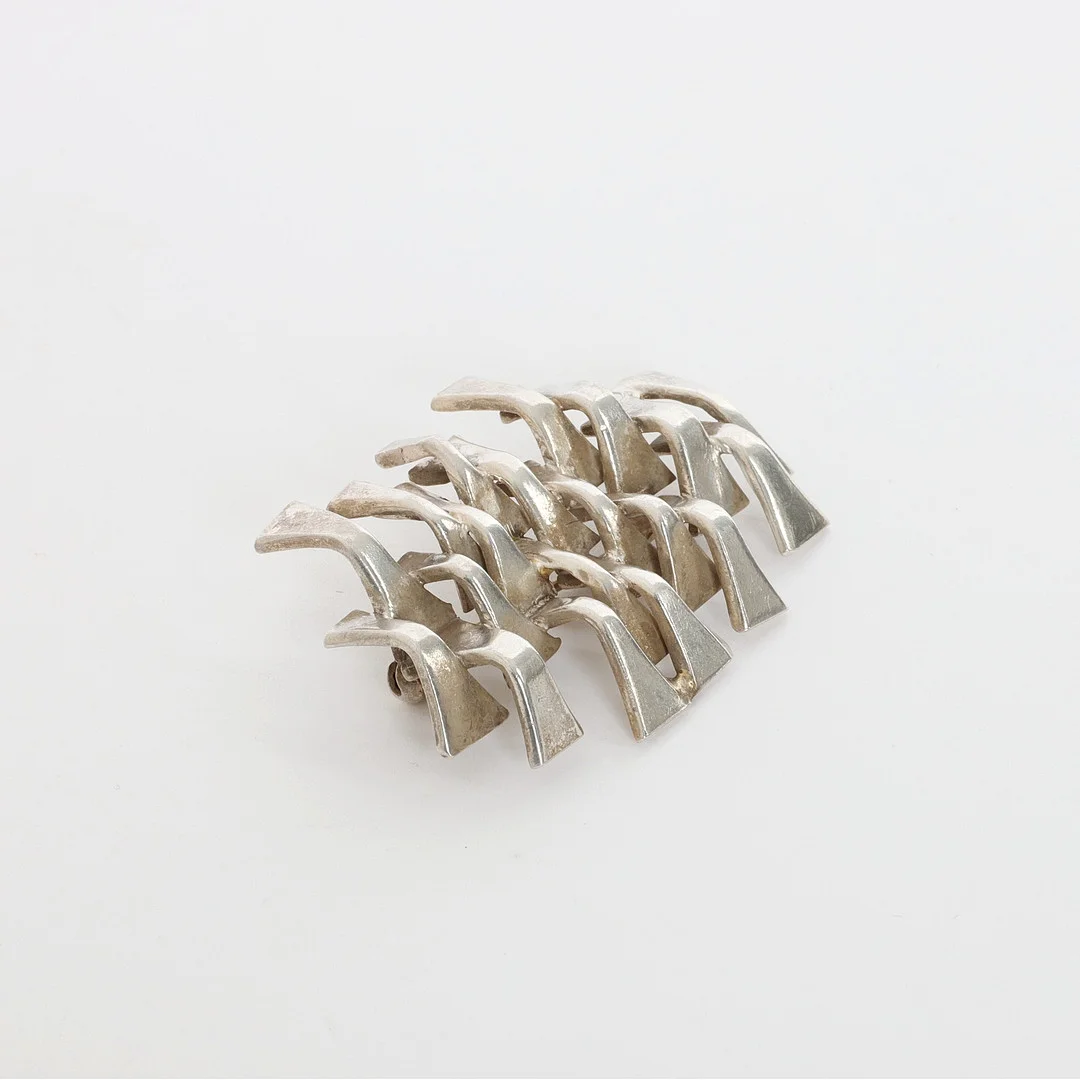 REY URBAN. 1929-2015, Brosch, silver, 1962. — Brooches & Pendants — Auktionsverket Engelholm