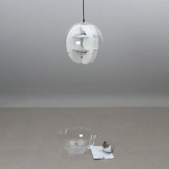 VERNER PANTON. TAKLAMPA. Plexiglas och metall. VP-globe. Samtida tillverkning.