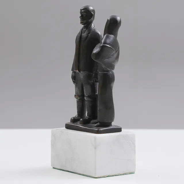 AXEL OLSSON. SKULPTUR, brons, på stensockel, signerad, 1900-tal.