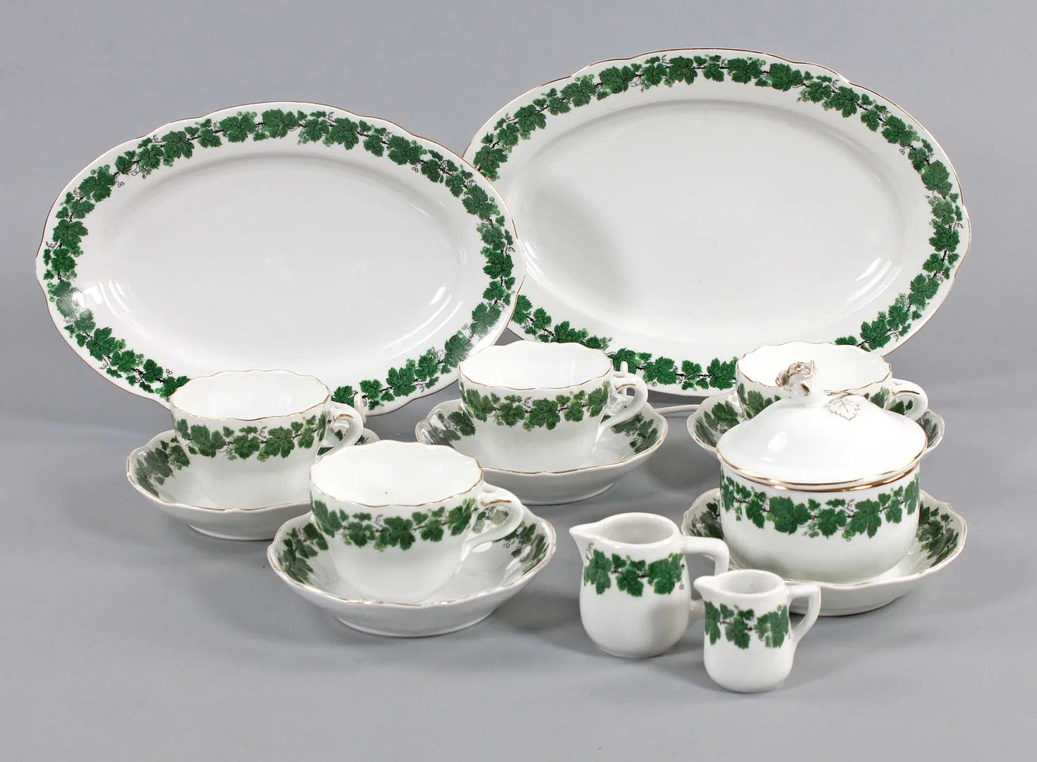 POSTEN *WEINLAUB* PORZELLAN FRAUREUTH u.a. — Tableware — Auktionshaus Bossard