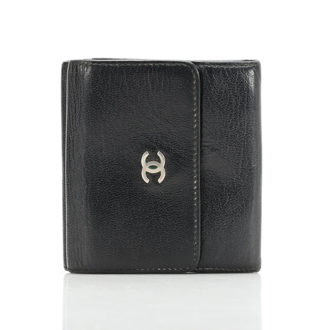 CHANEL, PLÅNBOK. — Vintage & Designer Fashion — Stockholms Auktionsverk Helsingborg