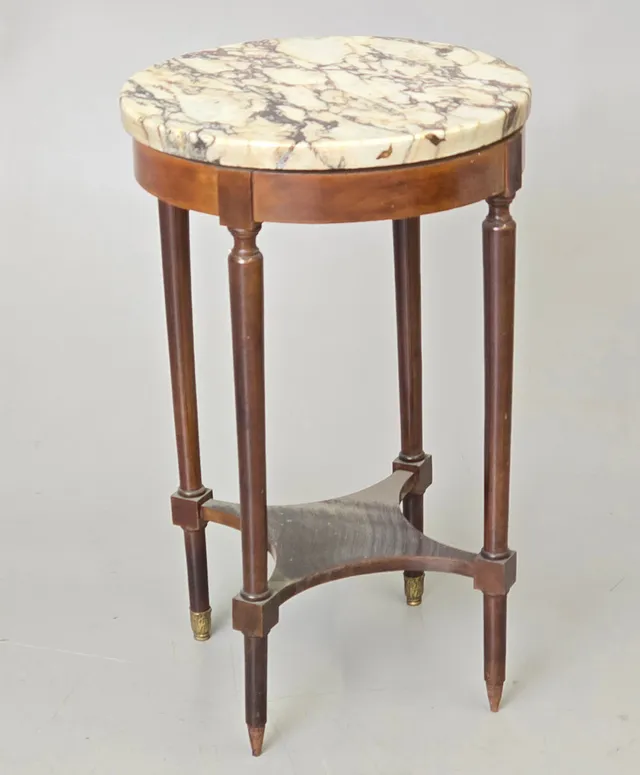 MESA MADERA SOBRE MARMOL.