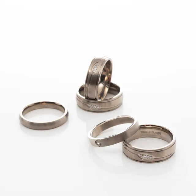 RINGAR, 5 st, Titan, Cubic Zirkon.