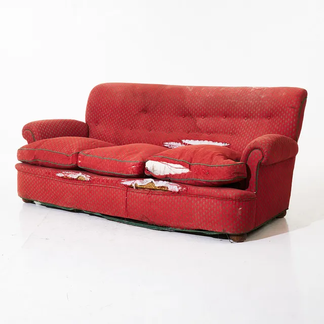 JOSEF FRANK. soffa, Firma Svenskt Tenn, modell 678, mönstrad klädsel, lösa sittplymåer, klädda knappar, klotfötter.