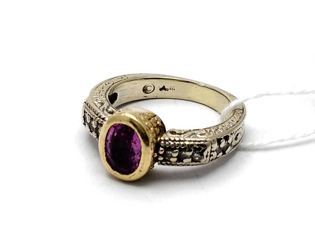 Ring 14K 5,6g Ø15¼ med skadad sten och åttkantslipade diamanter 10xca.0,005ct, skadade — Smycken/Ring — Kaplans