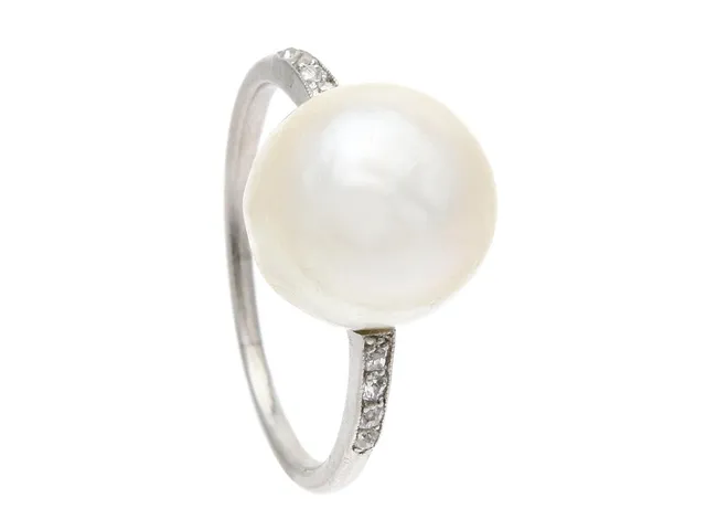 RING, platina, odlad pärla ca 11 mm, antikslipade diamanter, Art Deco, Fransk kontrollstämpel, stl 16,75 mm, vikt 3,6 g, pärlan går att skruva av, några diamanter har nagg.