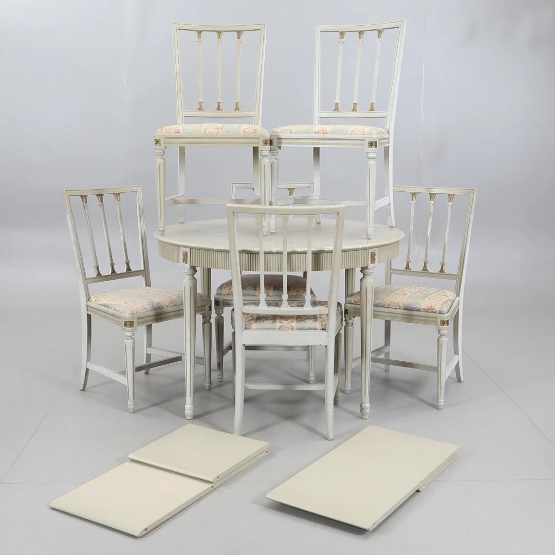 MATSALSGRUPP, 7 delar, Gustaviansk stil, 1900-talets mitt. — Dining room furniture — Södermanlands Auktionsverk