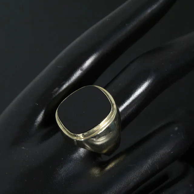 Ring / Siegelring mit Onyx, 585er Gelbgold.