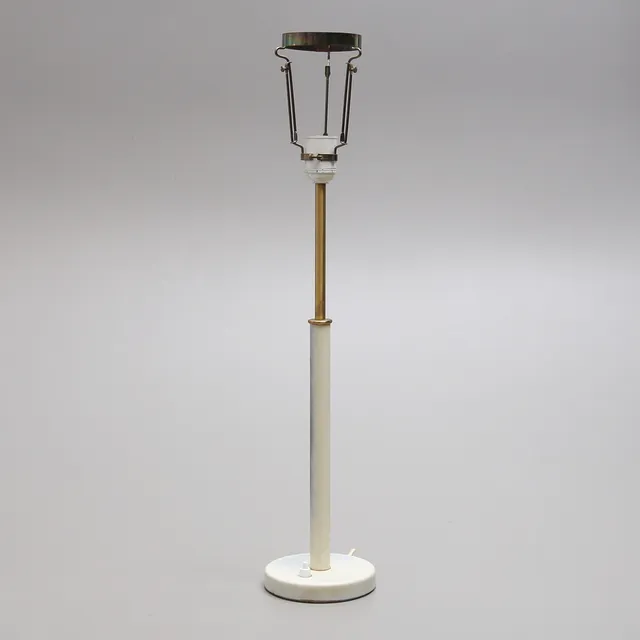 JOSEF FRANK. Bordslampa, modell 2566, Firma Svenskt Tenn.