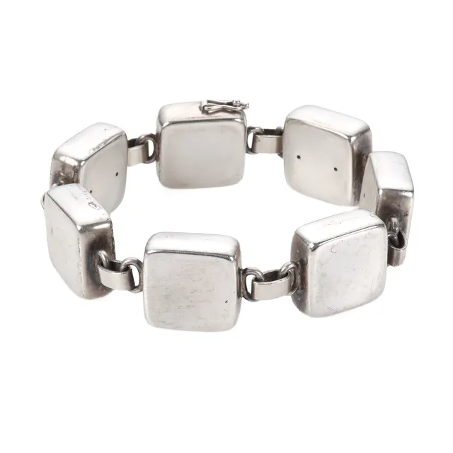 Astrid Fog for Georg Jensen: A bracelet of sterling silver. Design no. 182. Length 21 cm.
