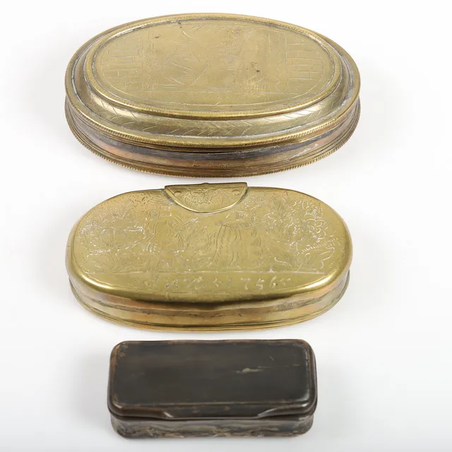 SNUSDOSOR, stycken, mässing/horn, 1700/1800-tal.
