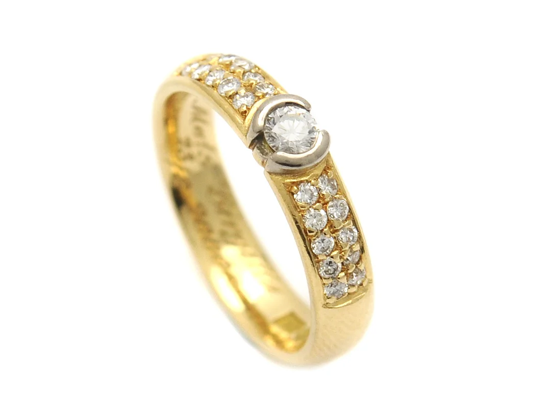 ENGELBERT, ring, 18K guld, briljant slipade diamanter 0,32 ctv enligt gravyr, ca TW/VS, stl 16 mm, Stockholm 2000, vikt 4,4 g, gravyr. — Smycken/Ring — Kaplans