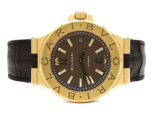 BVLGARI, Diagono, Serie nr. L0011, Ref nr. DG 40 G, herrur, 40 mm, 18K guld, automatisk, safirglas, datum, integrerat läderband, viklås, cert, augusti 2011, box, ytterkartong. Limiterad och numrerad (Nr. 134/500).