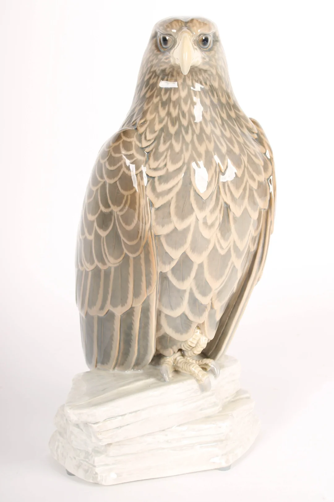 Jens Peter Dahl-Jensen for Bing & Grondahl. Porcelain figurine in the shape of a golden eagle, no. 1795 — Glass, porcelain and ceramics/Figures — Lauritz