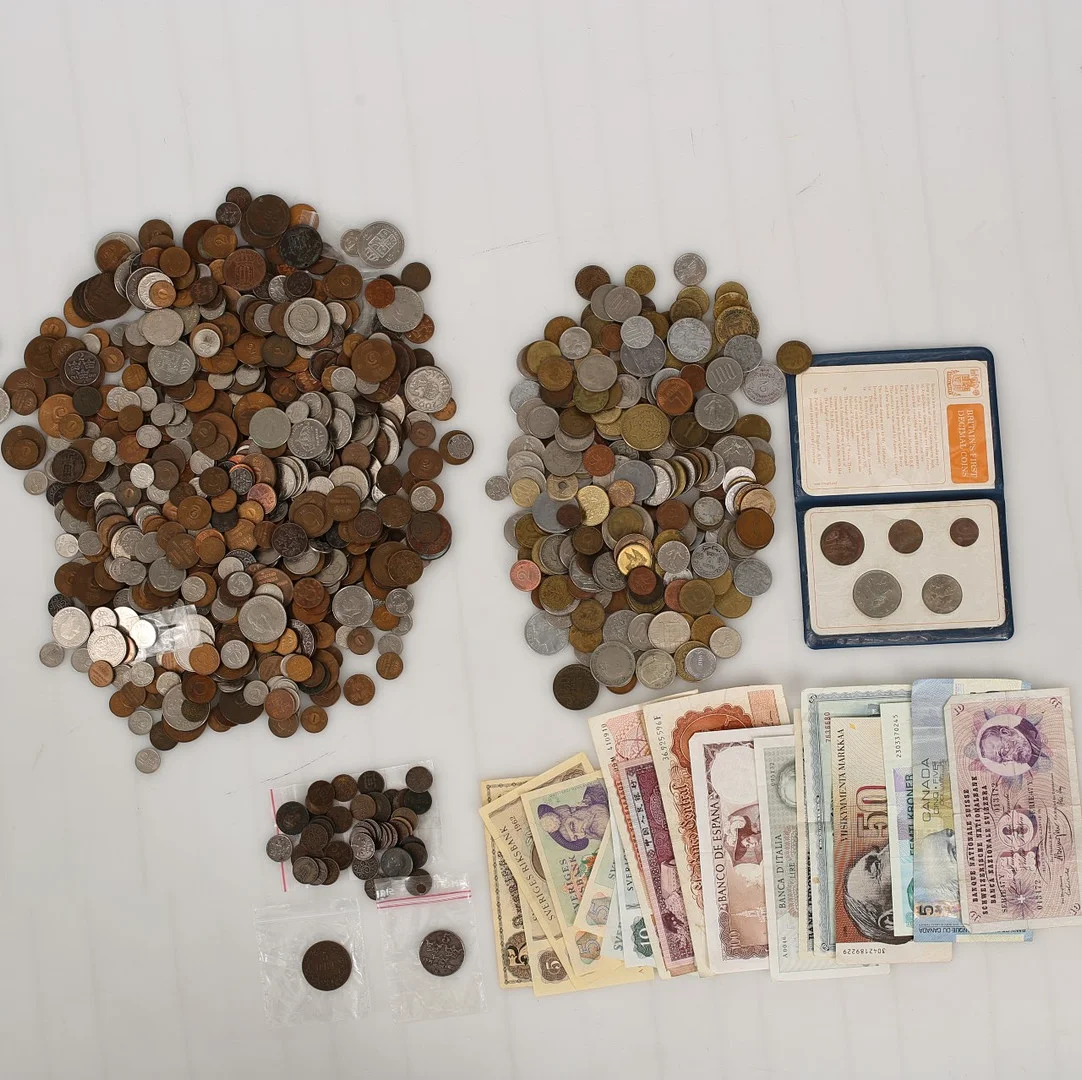 DIVERSE MYNT, koppar nickel och järn, samt sedlar. — Coins & Banknotes — Limhamns Auktionsbyrå