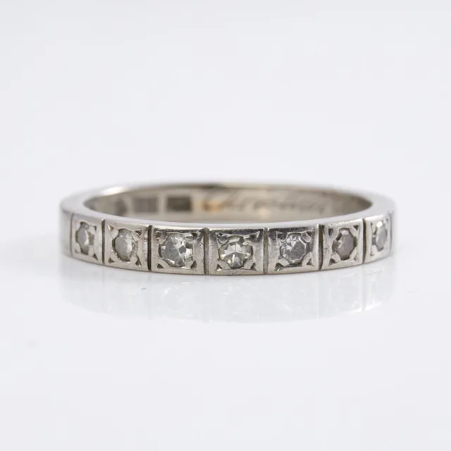 RING, 18 k vitguld, 7 st diamanter, Dahlgren Ab Hovjuvelerare G A, Stockholm, 1962.