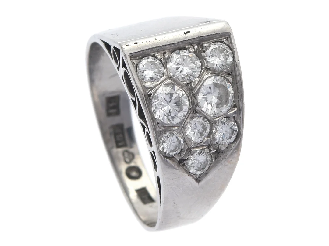 RING, 18K vitguld, 9 briljantslipade diamanter ca 0,85 ctv, ca TW-W/VS, E Kämpe, Stockholm 1959, stl 17,25 mm, vikt 6,0 g. — Smycken/Ring — Kaplans