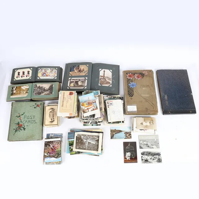 A COLLECTION OF POSTCARDS AND ALBUMS, EARLY 20TH CENTURY AND LATER (QTY).