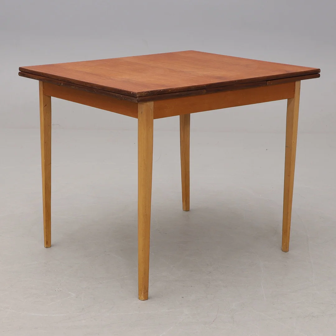 MATBORD, 1900-talets mitt. — Dining tables — Crafoord Auktioner Malmö