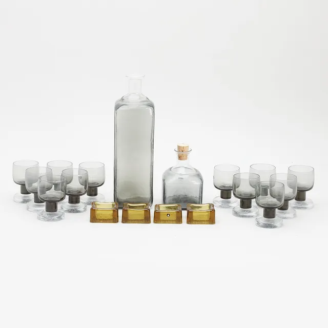 GÖRAN WÄRFF. mestadels, Glas, 12 st, 2 karaffer, samt 4 skålar, Pukeberg.