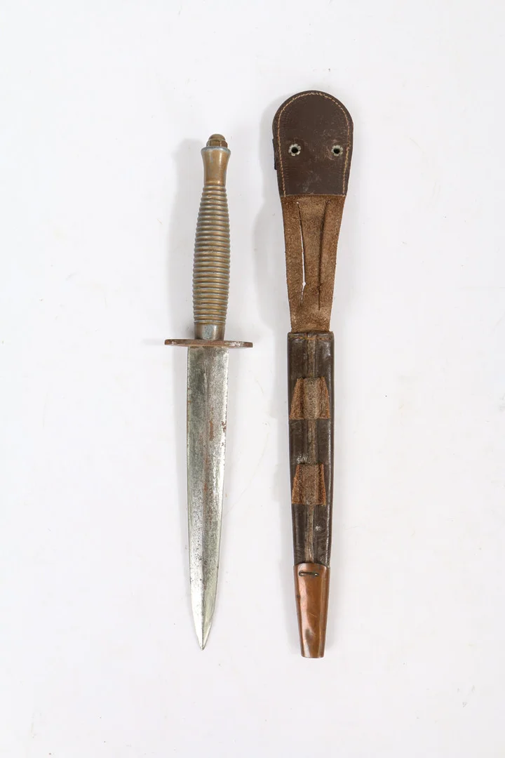WHAT APPEARS TO BE A SECOND WORLD WAR FAIRBAIRN SYKES 3RD PATTERN FIGHTING KNIFE. — Edged weapons — Bishop & Miller