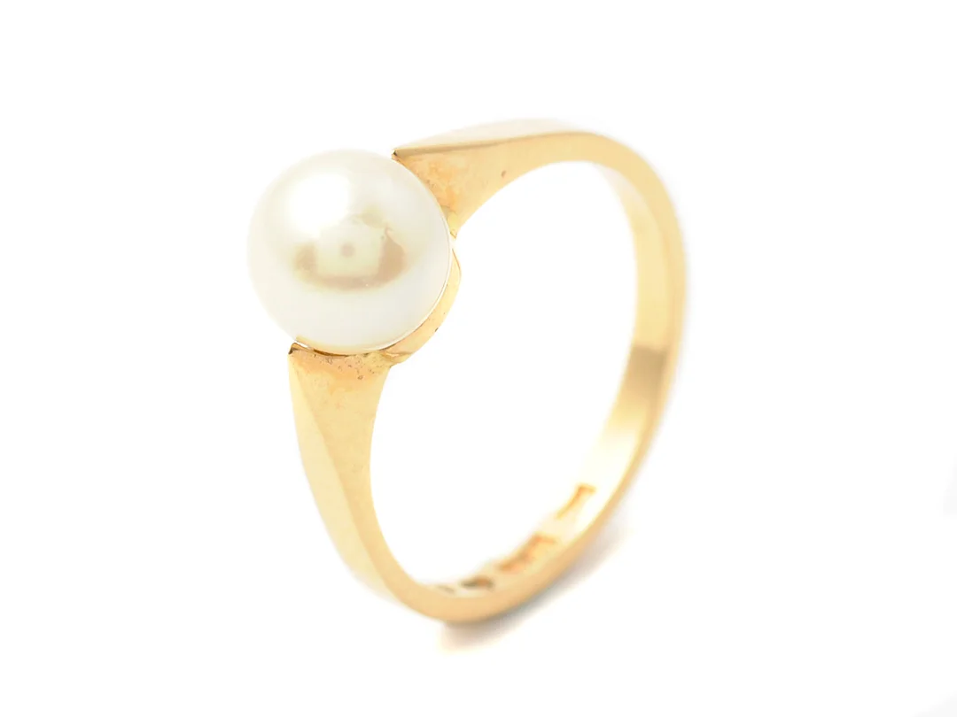 PÄRLRING, 18K guld, odlad pärla 7 mm, stl 16 mm, vikt 2,5 g, Bims Guldsmide, Göteborg 1967. — Smycken/Ring — Kaplans