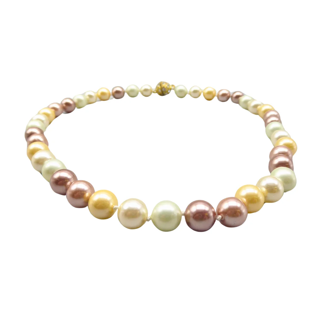 PERLENKETTE UND PASSENDES ARMBAND, BEIDE MIT MAGNETVERSCHLUSS. — Jewellery — Auktionshaus Stuber's Hammerschlag