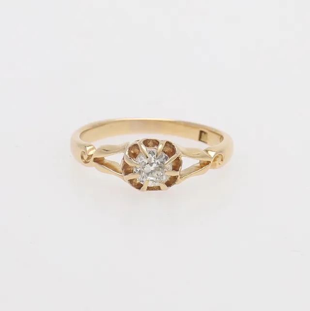RING MED DIAMANT.