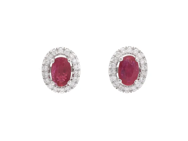 CARMOSÉÖRHÄNGEN, 18K vitguld, 2 ovalslipade rubiner ca 0,99 ctv, 36 briljantslipade diamanter ca 0,21 ctv, ca W/P, stift, höjd 0,9 cm, vikt 3,3 g.